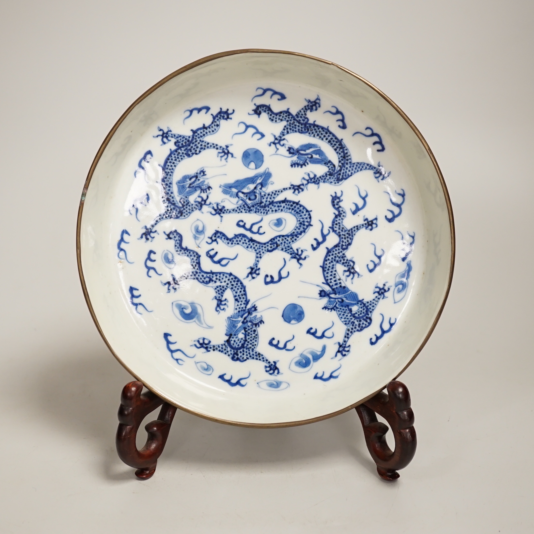 A 19th century Chinese blue and white ‘dragon’ dish and stand 18.5cm diameter